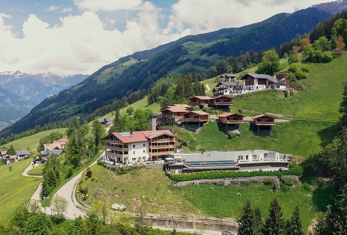 Luxus Chalets & Lodges in Südtirol, Schenna. Chaletdorf mit Luxus Ferienwohnungen: Mountain Village Hasenegg Luxus Chalets & Lodges in Südtirol, Schenna. Chaletdorf mit Luxus Ferienwohnungen: Mountain Village Hasenegg